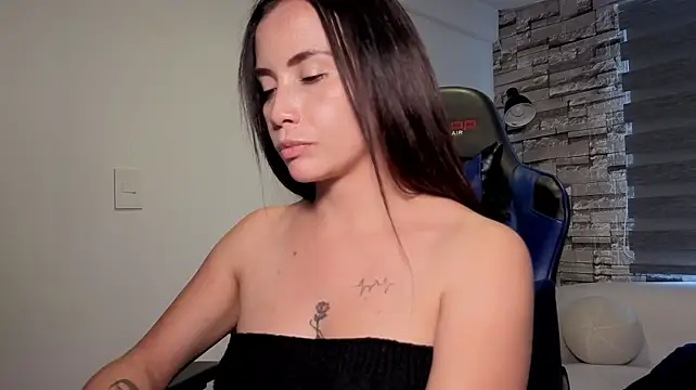 Chat +18 de Karol_vg ao vivo