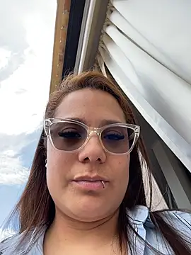 MelissaPrettyMilf's Live XXX Chat