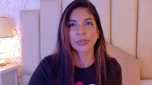 Chat +18 de VioletaHills_ ao vivo
