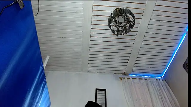 Chatroom XXX en direct de Maidi_