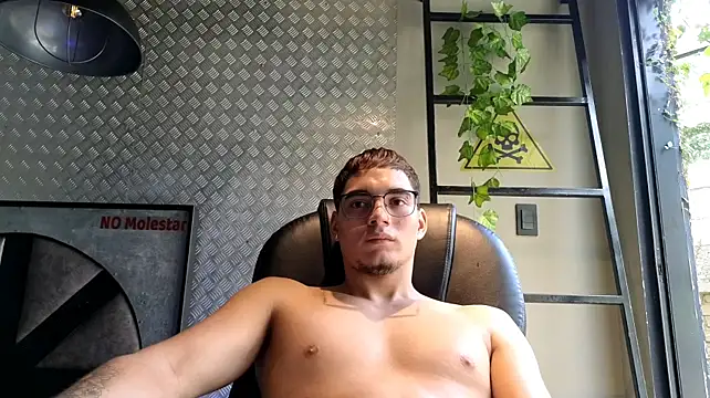 ThiagoFox Live XXX Chat