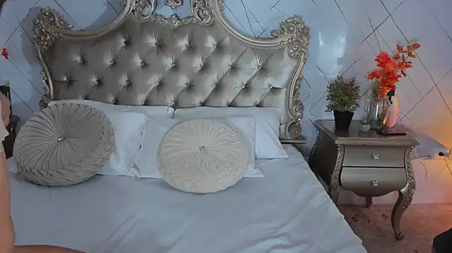 SaraDreamsss' Live XXX Chat