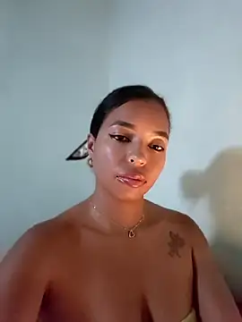 Chat XXX en directo de nathyjonees