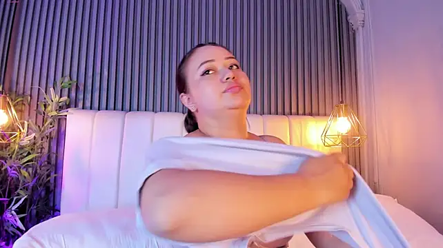 AnaisClark Adlı Modelin Canlı XXX Sohbeti