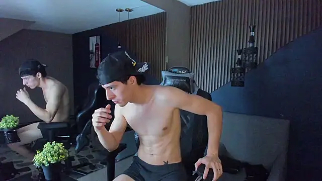 TheGhostforeeonss Chat XXX live