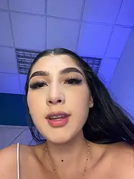 BadLilAngelXXX Chat XXX in diretta