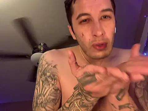 BWCJUICYJOSH's Live XXX Chat