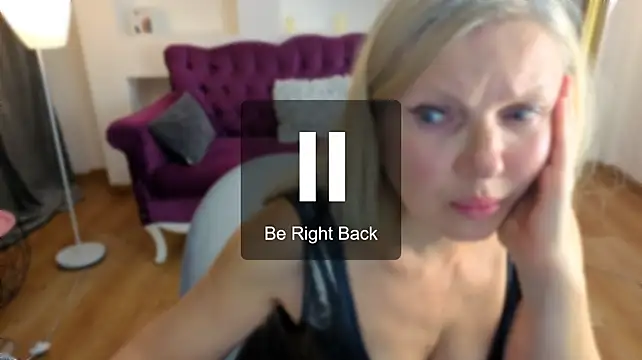 XXX chat uživo modela NicoletteRose_