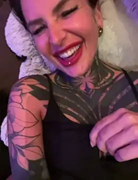 Chat +18 de KathaleaNoir ao vivo