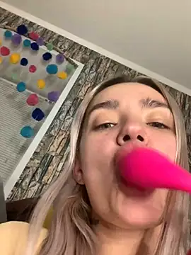 Sextazy Adlı Modelin Canlı XXX Sohbeti