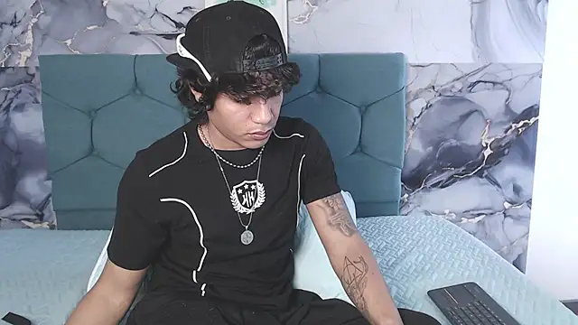 MaximilianRoth Live XXX Chat