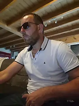 Živý XXX chat BrunJulienMetis