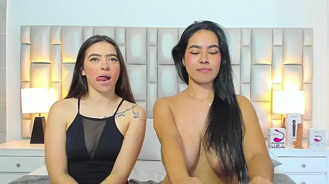 Show de paola_katy_dicks na webcam