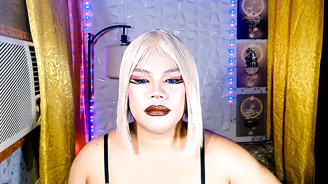 TSbrianaHugeCock 网络视讯表演