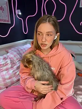 MilaMoone XXX чат на живо