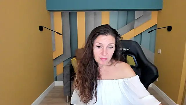 EllaLong Chat XXX in diretta