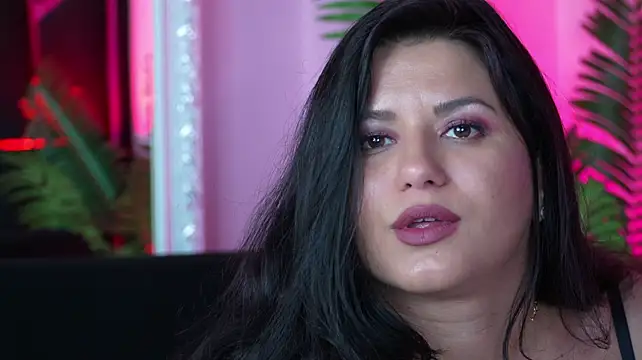 Chat +18 de EssenaMonroe ao vivo