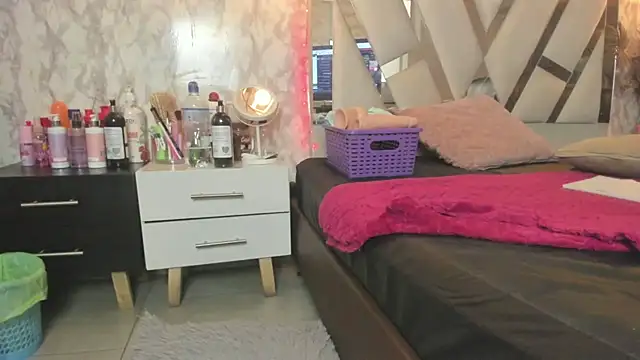 Kataleyamilf69_ Adlı Modelin Canlı XXX Sohbeti