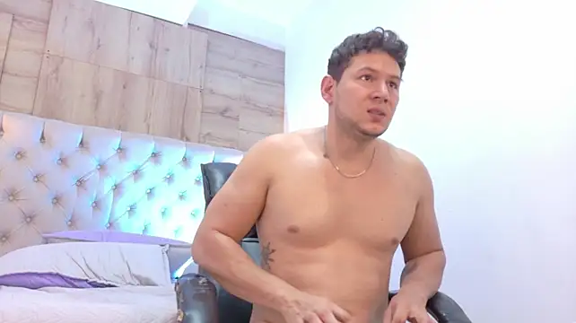 Izui_Pierce 라이브 XXX 채팅