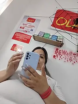 XXX chat uživo modela Charlott-1
