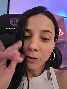 miaeyex XXX чат на живо