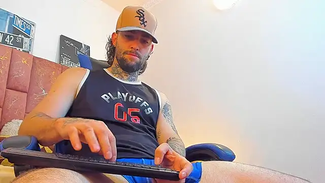 ALPHA_MASTER1 Live XXX Chat