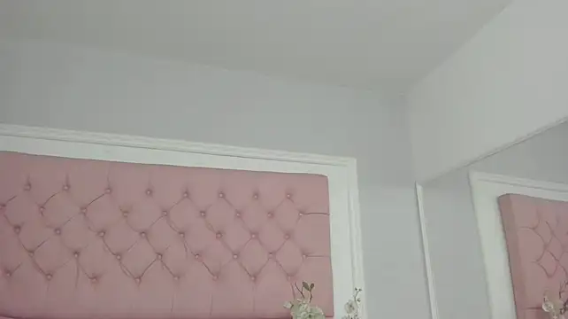 Chat +18 de SaraTease_ ao vivo