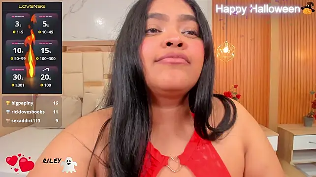 Chat +18 de riley_dolly ao vivo