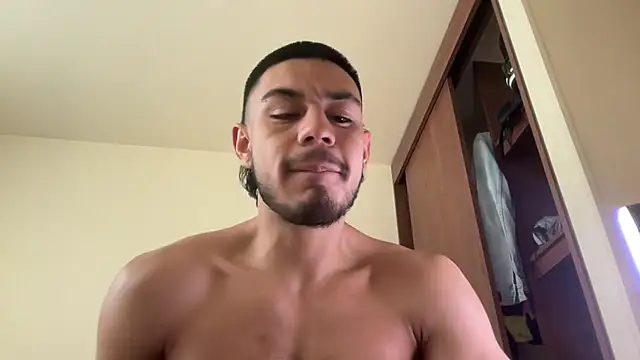 Taylor_DiamondBoy Live XXX Chat