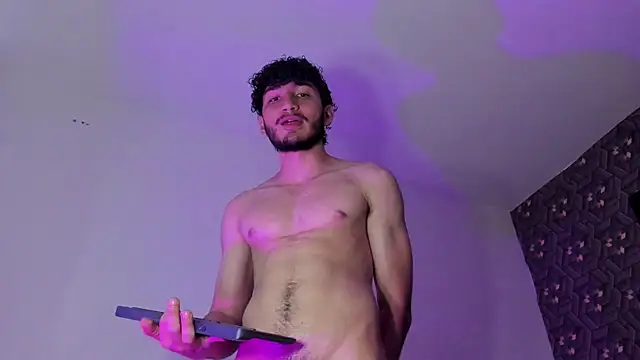 charmingboy_esteban élő XXX-chatje