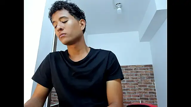 WIZARD-ALESSANDRO élő XXX-chatje