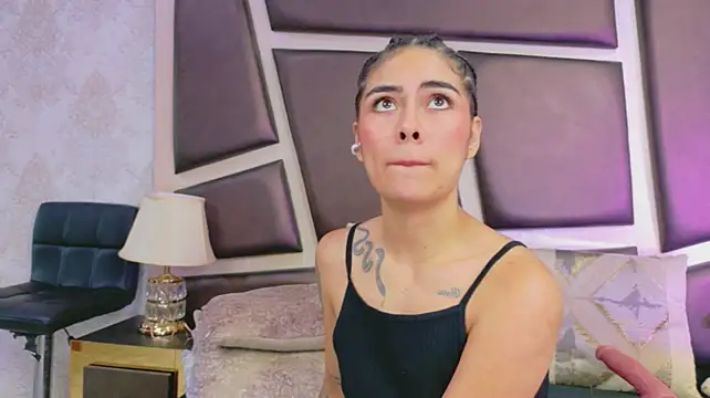 צ'אט XXX בשידור חי של NicoleEsposito