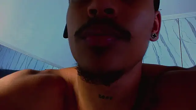 Angel_foxc13 Chat XXX in diretta