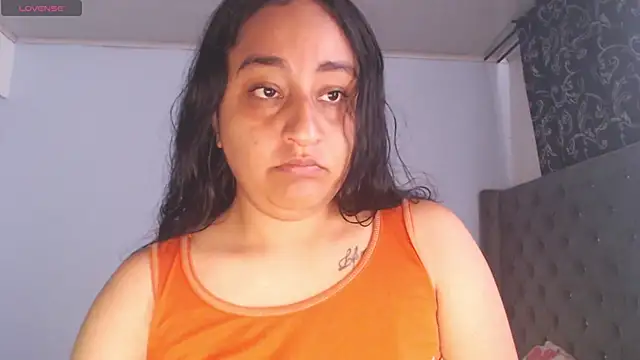 צ'אט XXX בשידור חי של Lunha88