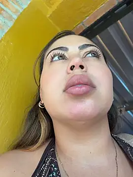 LariiHotWife's Live XXX Chat