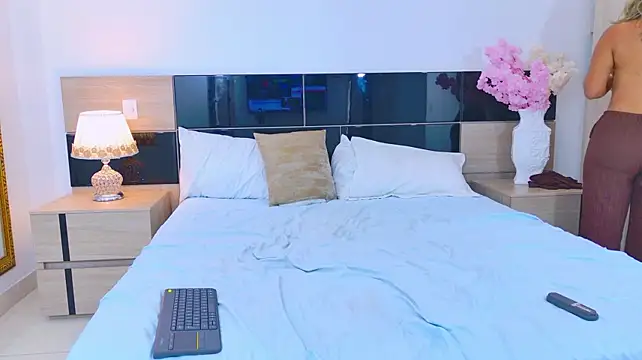 Chat +18 de KristhenBella ao vivo
