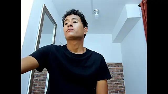 WIZARD-ALESSANDRO Adlı Modelin Canlı XXX Sohbeti