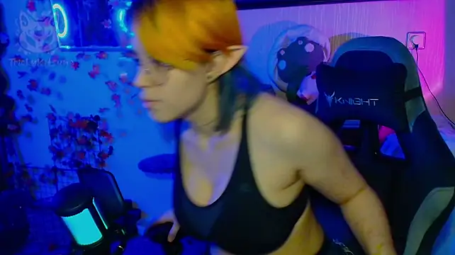 TrickyKitsune Chat XXX in diretta