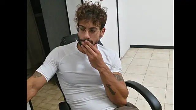 ItalianShadow Chat XXX in diretta