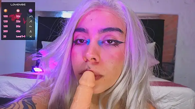 dark__nymph Adlı Modelin Canlı XXX Sohbeti