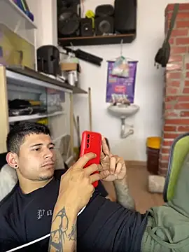 Chat +18 de aronmax_ ao vivo