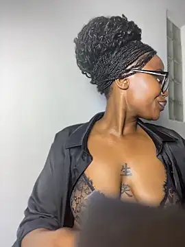 XXX chat uživo modela Moonzy777