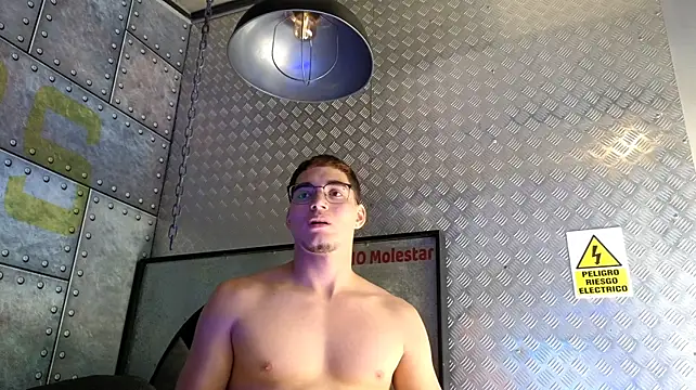 XXX chat uživo modela ThiagoFox