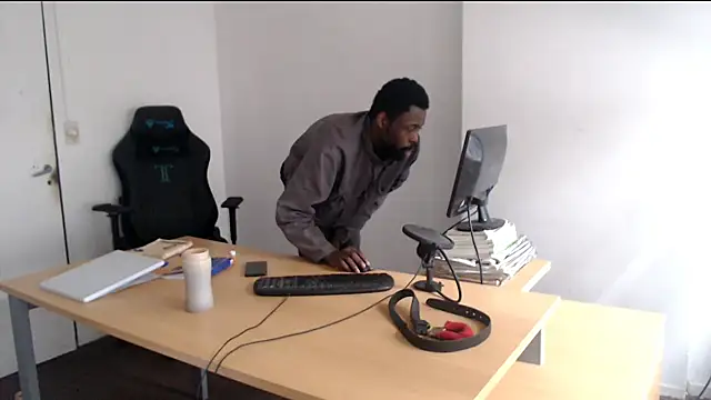 Mastertopdome's Live XXX Chat