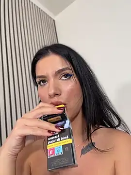 RaniaSnow élő XXX-chatje