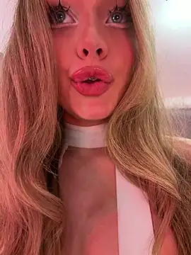 צ'אט XXX בשידור חי של SIlviaBeyt