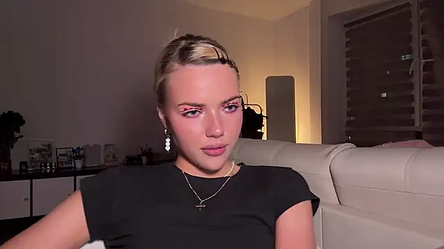 ChristelDuncombe Chat XXX in diretta