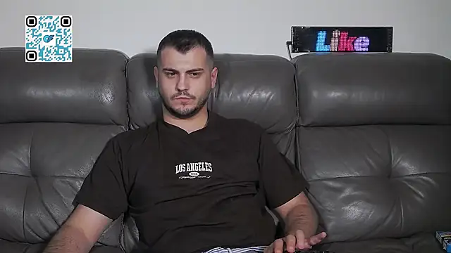 CrazyDom1 Adlı Modelin Canlı XXX Sohbeti