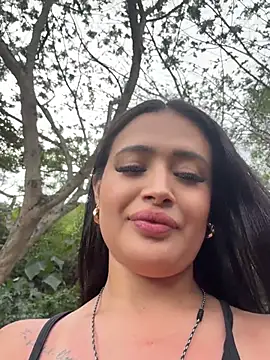 Sara_fun Adlı Modelin Canlı XXX Sohbeti