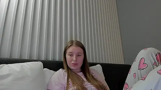 Chat +18 de LunaWhisper_ ao vivo